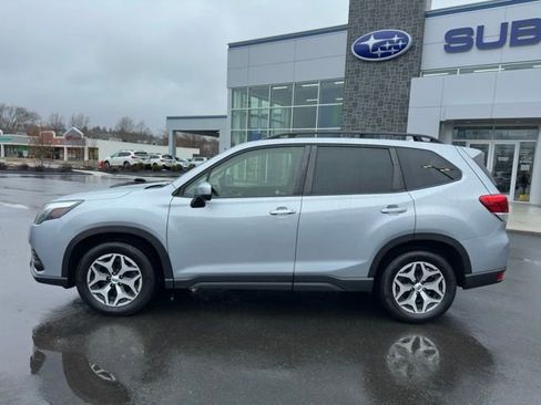 Used 2023 Subaru Forester Premium AWD/4WD image 9