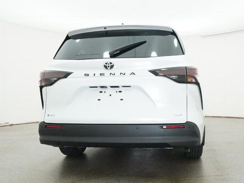 New 2026 Toyota Sienna XLE FWD image 24
