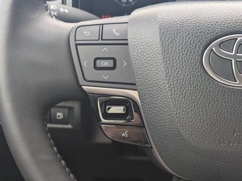 Used 2025 Toyota Camry XLE FWD image 21