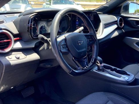 Used 2024 Chevrolet Trax RS FWD image 14