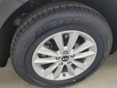 Used 2019 Kia Sorento AWD V6 image 31