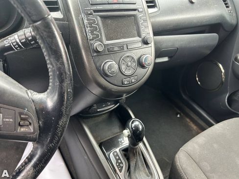 Used 2013 Kia Soul + w/ Audio Pkg FWD image 7