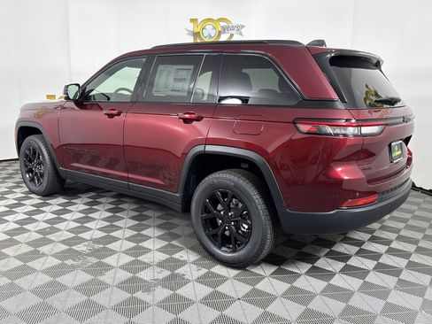 New 2025 Jeep Grand Cherokee Altitude w/ Trailer Tow Package image 6