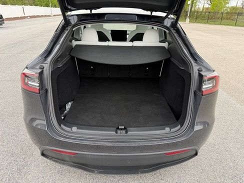 Used 2024 Tesla Model Y Long Range AWD/4WD image 18