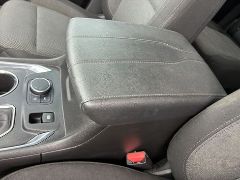 Used 2023 Chevrolet Traverse LT FWD image 36