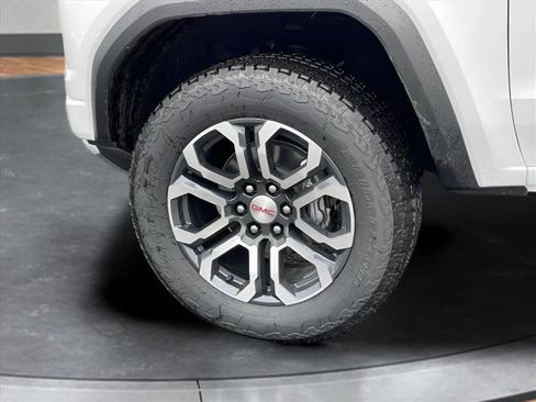 Certified 2024 GMC Canyon AT4 w/ Canyon Safety Plus Package AWD/4WD image 32