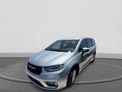 Used 2023 Chrysler Pacifica Touring-L