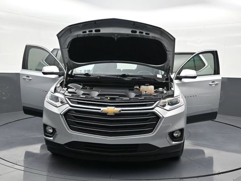 Used 2021 Chevrolet Traverse LT image 37