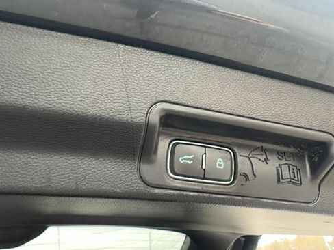 Used 2021 Ford Explorer XLT w/ Equipment Group 202A image 12