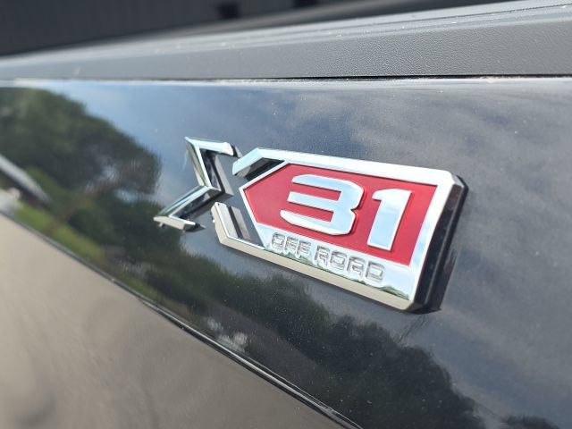 Used 2022 GMC Sierra 1500 SLT AWD/4WD image 9