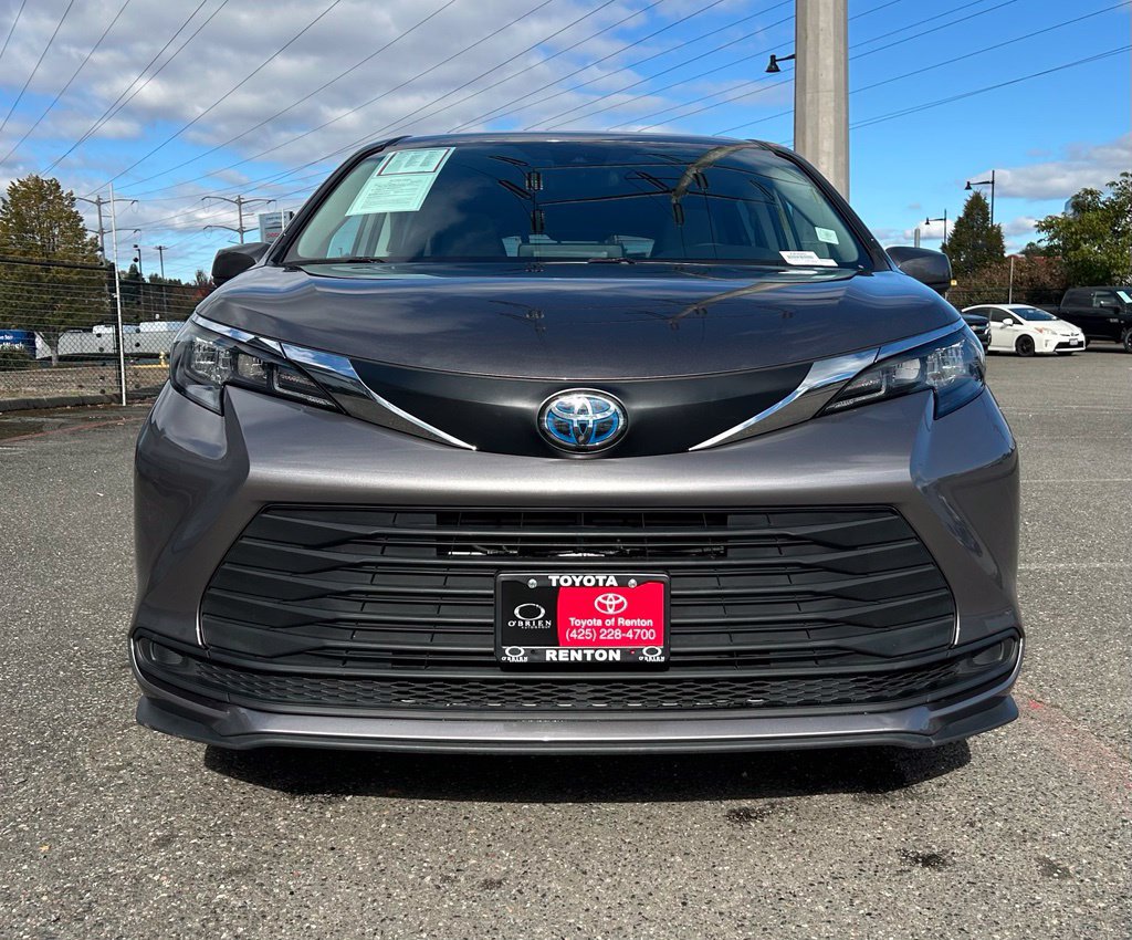 Certified 2024 Toyota Sienna LE AWD/4WD image 2