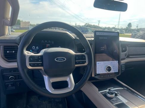 Used 2024 Ford Expedition Limited RWD image 11