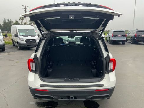 Used 2025 Ford Explorer ST-Line w/ ST-Line Street Pack image 13