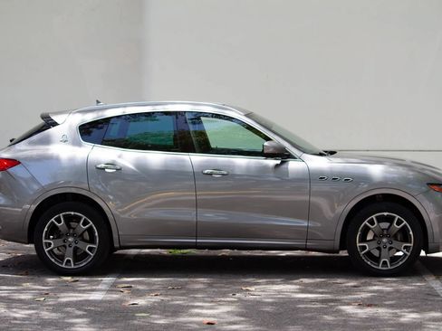 Used 2017 Maserati Levante w/ Luxury Package AWD/4WD image 15