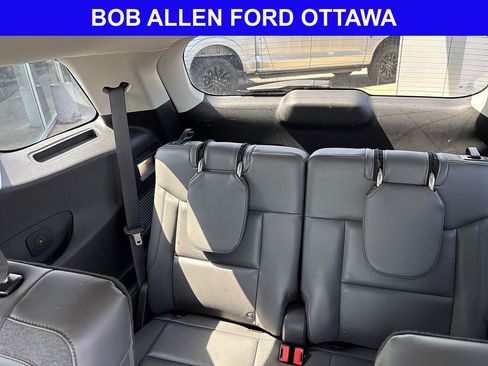 Used 2025 Ford Explorer Active w/ Active Comfort Package AWD/4WD image 15