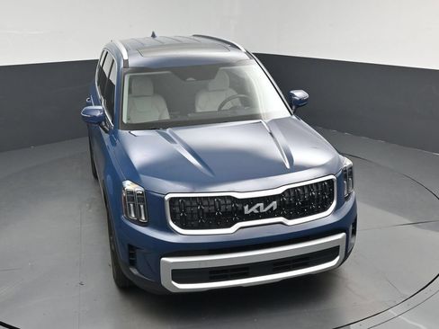 Certified 2024 Kia Telluride EX w/ EX Captain's Chair Package FWD image 26