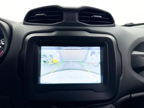 Used 2020 Jeep Renegade Latitude FWD image 8