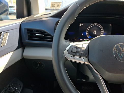 Certified 2022 Volkswagen Taos SE FWD image 21