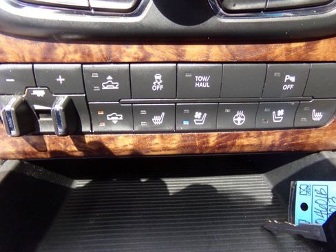 Used 2013 RAM 1500 Laramie Longhorn w/ Convenience Group AWD/4WD image 28