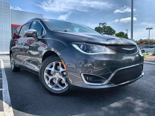 Used 2018 Chrysler Pacifica Limited FWD image 2