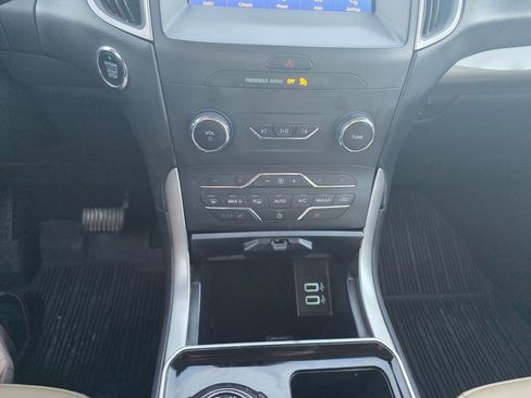Used 2020 Ford Edge SEL w/ Cold Weather Package image 19