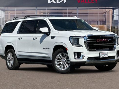Used 2021 GMC Yukon XL SLT w/ Rear Media and Nav Package AWD/4WD image 2