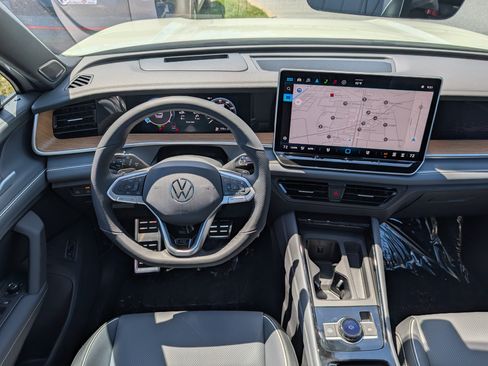 New 2026 Volkswagen Tiguan SEL R-Line AWD/4WD image 16