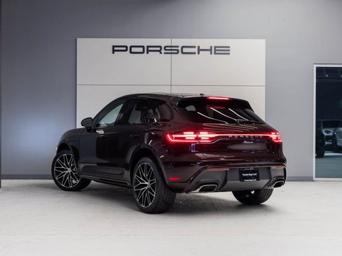 Certified 2026 Porsche Macan AWD/4WD image 3