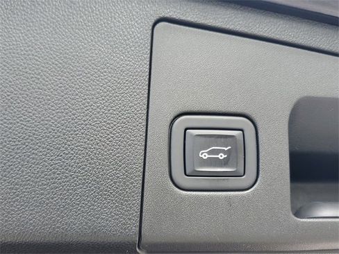 Certified 2023 Cadillac XT4 Premium Luxury image 10