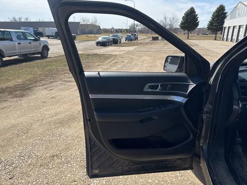 Used 2017 Ford Explorer XLT w/ Equipment Group 202A image 11