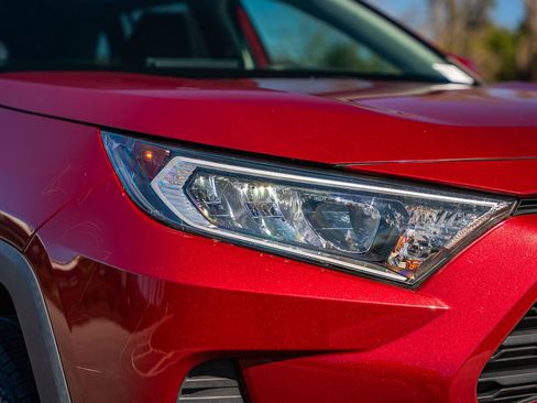 Used 2021 Toyota RAV4 XLE w/ Convenience Package image 10