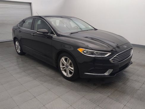 Used 2018 Ford Fusion SE w/ Fusion SE Technology Package FWD image 13