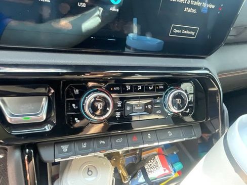 Used 2025 GMC Sierra 2500 AT4 w/ AT4 Premium Plus Package AWD/4WD image 17