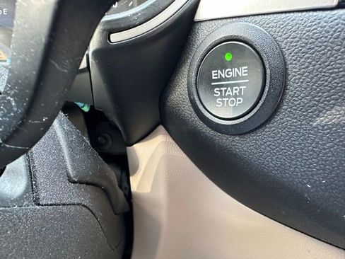 Used 2022 Ford Escape SE w/ Cold Weather Package AWD/4WD image 6