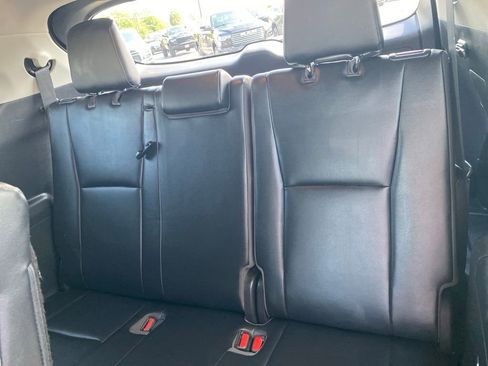 Used 2020 Toyota Highlander XLE FWD image 34