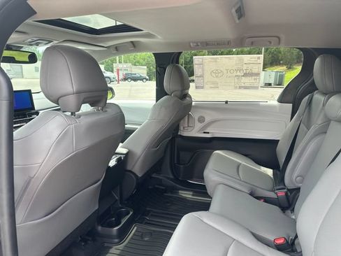 New 2026 Toyota Sienna XLE FWD image 19