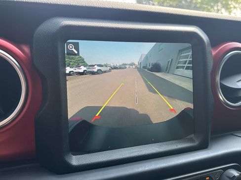 Used 2022 Jeep Gladiator Rubicon w/ LED Lighting Group AWD/4WD image 17