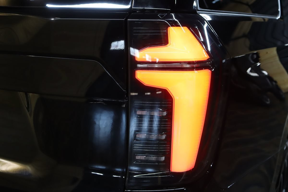 Used 2026 Chevrolet Suburban RST RWD image 19