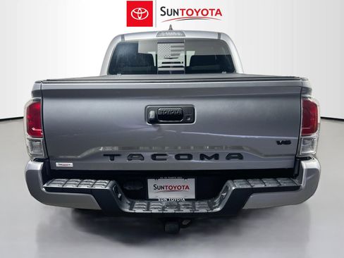 Used 2020 Toyota Tacoma TRD Sport AWD/4WD image 5