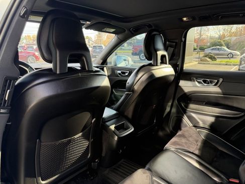 Used 2018 Volvo XC60 T6 R-Design w/ Convenience Package image 31