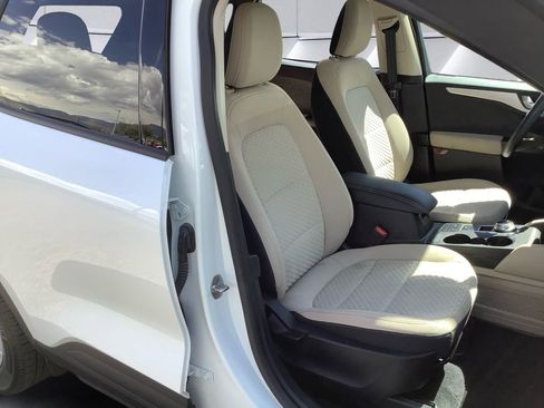 Used 2020 Ford Escape SE image 14