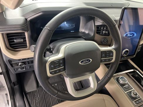Used 2023 Ford Expedition Limited image 29