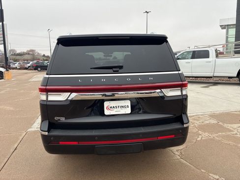 Used 2023 Lincoln Navigator Reserve image 4