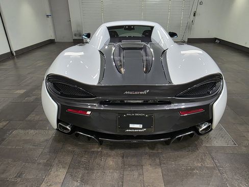 Used 2019 McLaren 570S Spider image 27