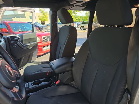 Used 2018 Jeep Wrangler Unlimited Sport S AWD/4WD image 13