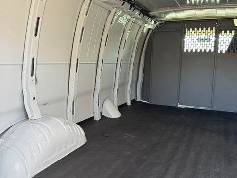 Used 2023 GMC Savana 2500 Extended image 9