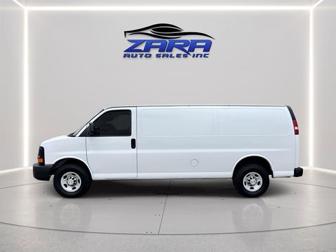 Used 2010 Chevrolet Express 2500 Extended RWD image 3
