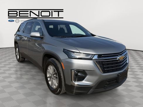 Used 2023 Chevrolet Traverse LT FWD image 1