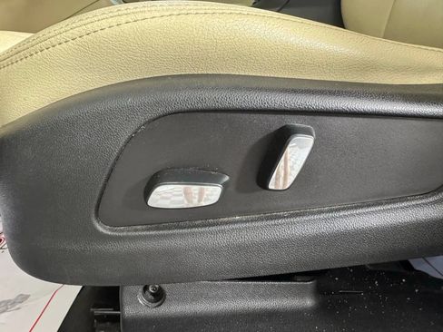 Used 2018 Cadillac XT5 AWD image 33