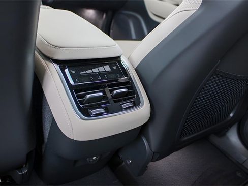 New 2026 Volvo XC90 B5 Core w/ Protection Package Premier image 20